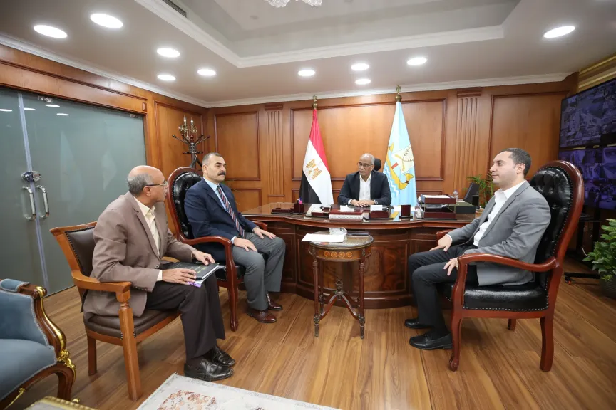 مشروعات جديدة ورفع كفاءة المدارس..محافظ كفرالشيخ يناقش خطة الأبنية التعليمية