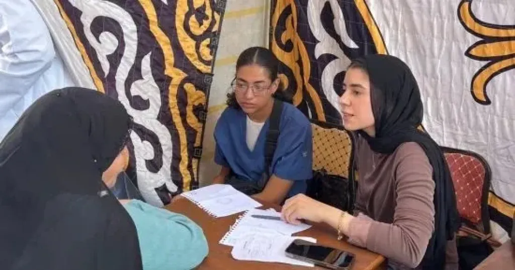 طب الإسكندرية تعالج 280 مريض وتجري امتحانات لمحو الأمية في بشاير الخير.
