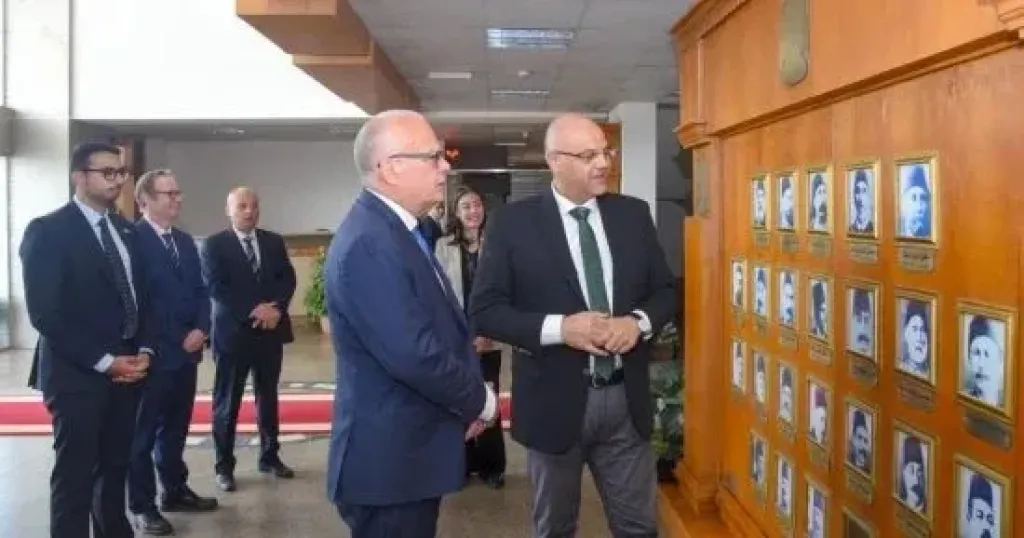 محافظ الإسكندرية يستقبل سفير السويد لبحث مشروعات الـ BRT والغاز الحيوي