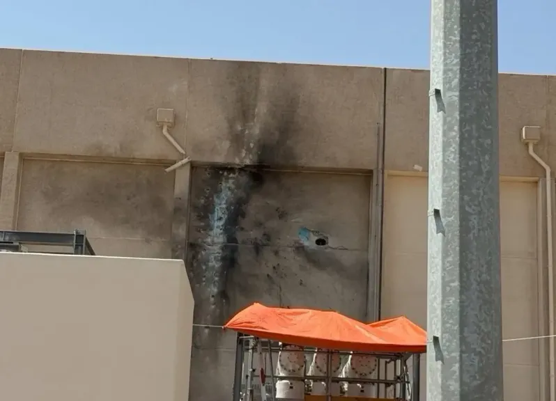 آثار استهداف الحوثي لمحطة كهرباء بالمدينة المنورة في السعودية - وكالات