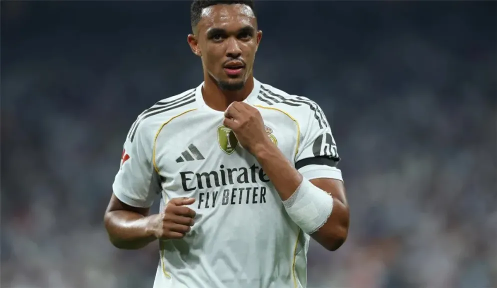 مورينيو يراقب أرنولد ودومفريس عن قرب.. قرار مهم بشأن ثنائي ريال مدريد