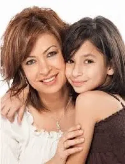 منال سلامة  واميره أديب 