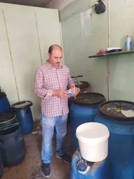 ضبط 2700 لتر منظفات و70 عبوة تجميل مجهولة المصدر بكفر الشيخ