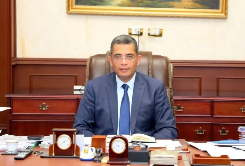 محافظ البحر الأحمر يوجه بتأجيل تجربة المسارات المرورية بالغردقة