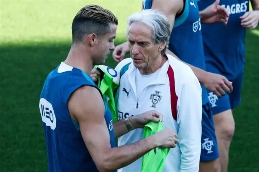 جيسوس يوافق على الاجتماع مع رونالدو لإنهاء أزمة منتخب البرتغال