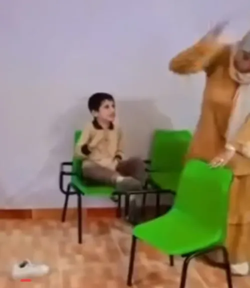 بعد فيديو ضرب طفل بالعصا.. خبير نفسي يحذر من تأثير العنف على الطلاب