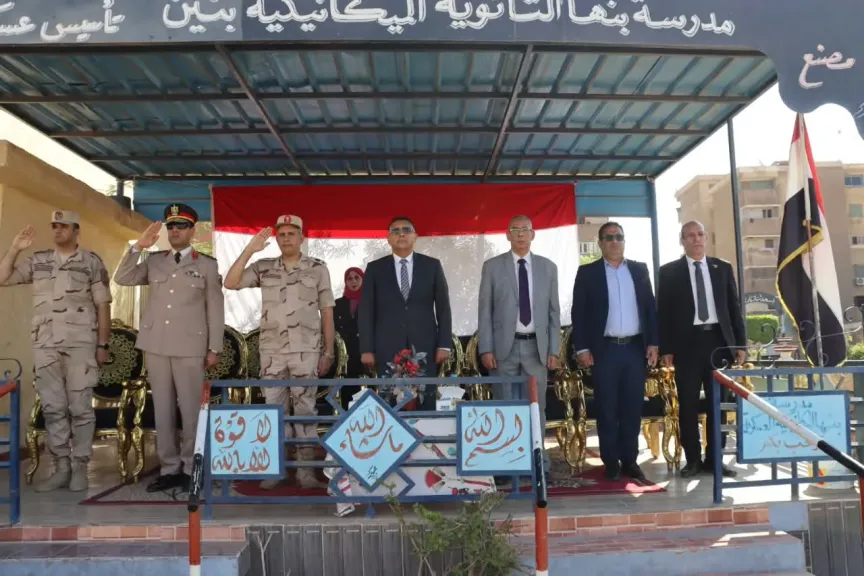 بالاستعراضات والتدريبات العملية.. محافظ القليوبية يتفقد مدرسة بنها الميكانيكية