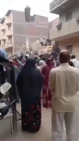 إصابة 3 أشخاص في سقوط منزل بمدينة بيلا بكفرالشيخ.. والأجهزة الأمنية تكثف جهودها للتأكد من عدم وجود ضحايا أسفل الأنقاض