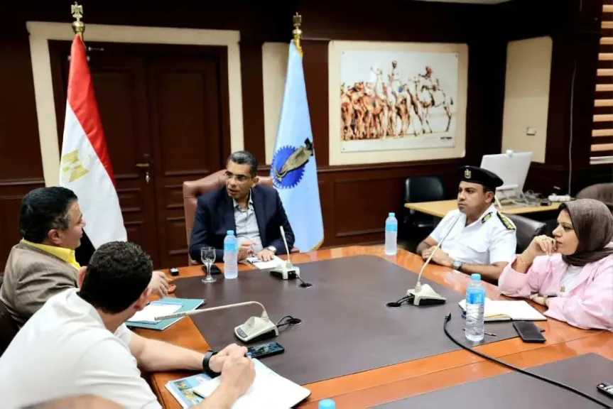 محافظ البحر الأحمر يتابع تقييم تجربة المخطط المروري المقترح بالغردقة
