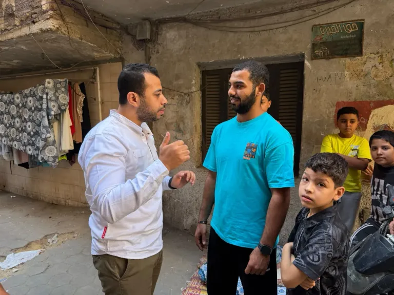 «اعتبرته ابني.. وكان لازم أنقذه».. تكريم أحمد رجب بعد إنقاذ طفل أرض اللواء | خاص