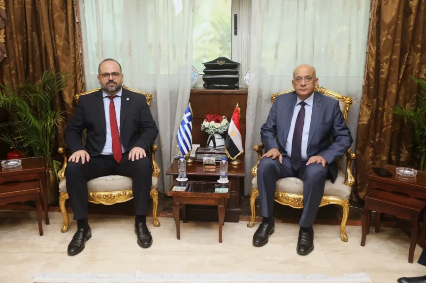 وفد يوناني يزور ميناء الإسكندرية لبحث خطوط ملاحية وسياحية جديدة