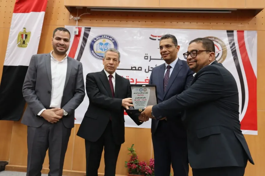 محافظ البحر الأحمر يشهد استقبال الطلاب الجدد بجامعة الغردقة
