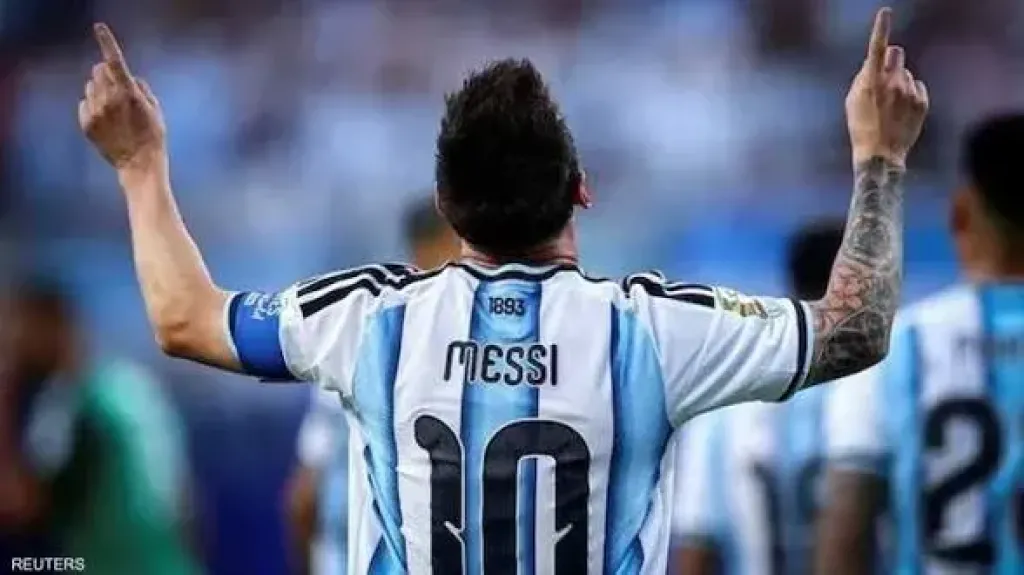 لحظة بكاء أبناء ميسي في مباراته الوداعية لمنتخب الأرجنتين (فيديو)