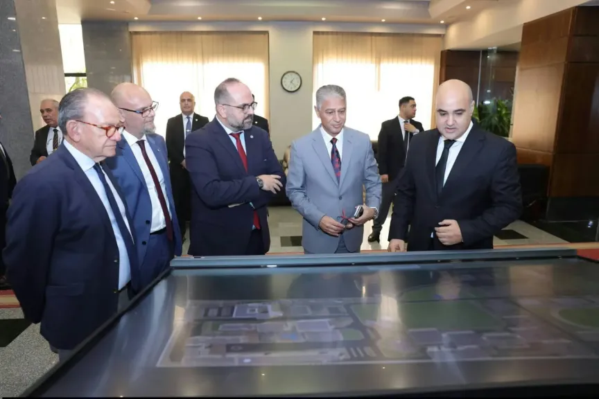 الأكاديمية العربية واليونان تبحثان توسيع التعاون في النقل البحري