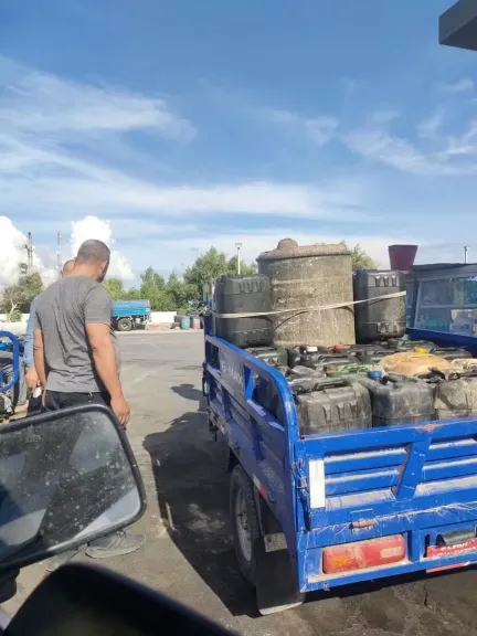 ضبط 340 لترًا من المواد البترولية و59 قطعة وعبوة منظفات ومستحضرات منتهية الصلاحية ببلطيم في كفرالشيخ