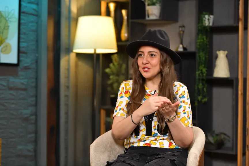 مي كساب عن اللحظات الأخيرة لوالدتها: «نزلت معاها ثلاجة حفظ الموتى وكنت بكلمها»