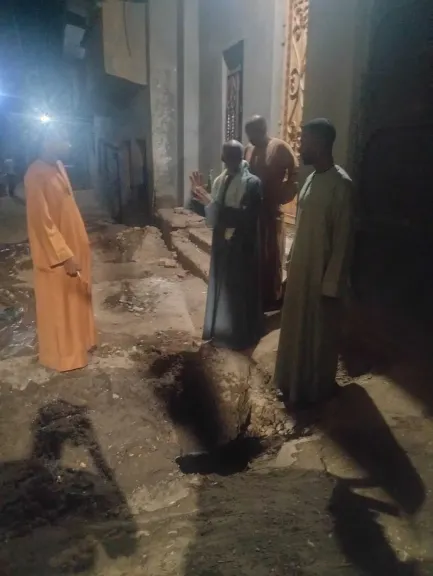 مياه قنا: إصلاح عطل في خط مياه بقرية المخزن استجابة لشكوى الأهالي