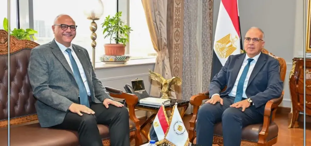 وزير الري ومحافظ الإسكندرية يطلقان خطة إنقاذ شواطئ عروس البحر قبل صيف 2027