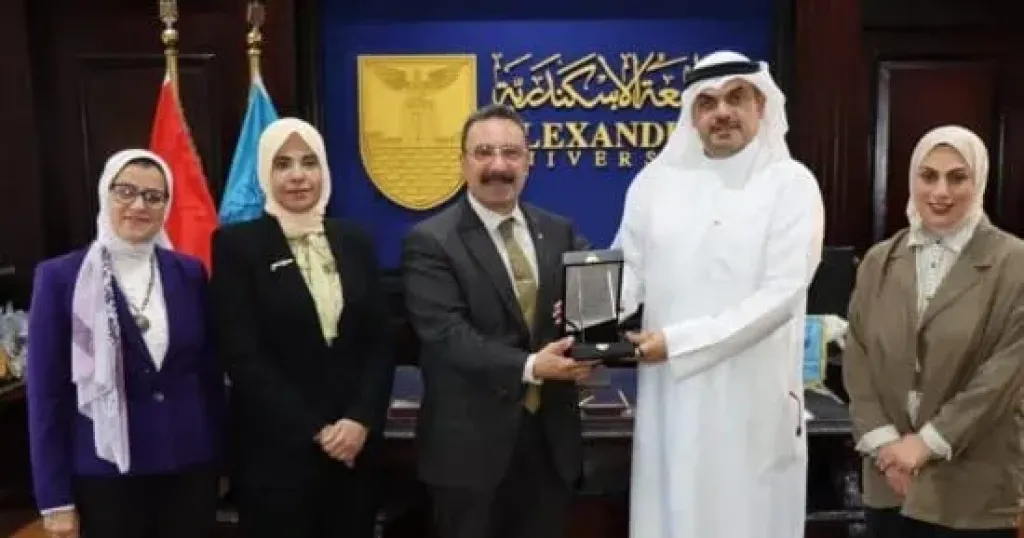 تعاون أكاديمي ورعاية الطلاب.. تفاصيل لقاء رئيس جامعة الإسكندرية بالملحق الثقافي الكويتي