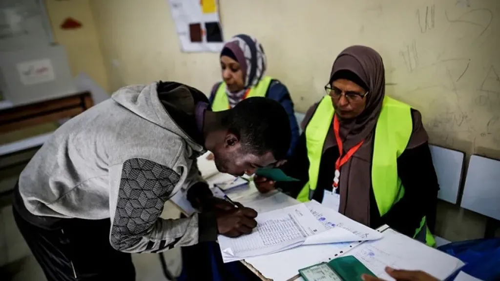 باحث فلسطيني: 90% من المواطنين جددوا سجلاتهم الانتخابية والطبقة السياسية تخشى اختبار الصندوق