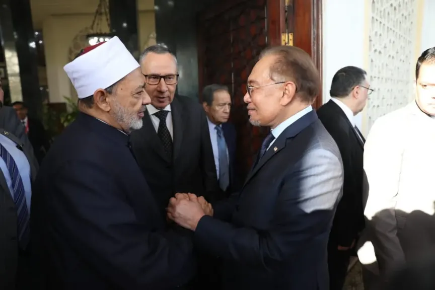 شيخ الأزهر يثمن إشادة الرئيس السيسي ورئيس وزراء ماليزيا بدور الأزهر