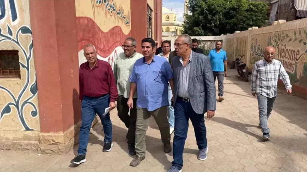 إخلاء 12 فصلًا بمدرسة في القليوبية بعد كسر خط صرف صحي
