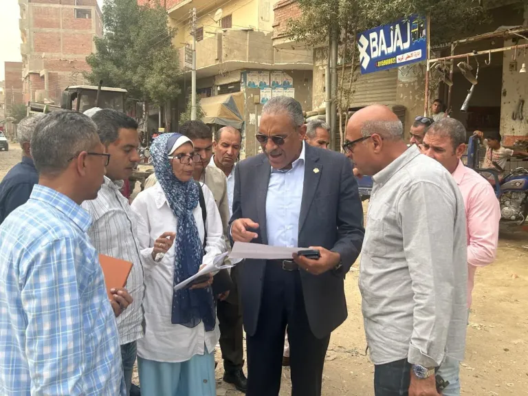 سكرتير عام الفيوم يوجه بتكثيف الخدمات وتسريع رصف طرق إطسا