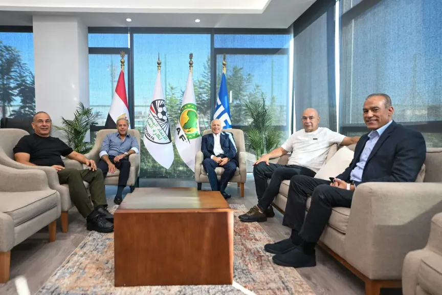 هاني أبو ريدة يستقبل حسام وإبراهيم حسن