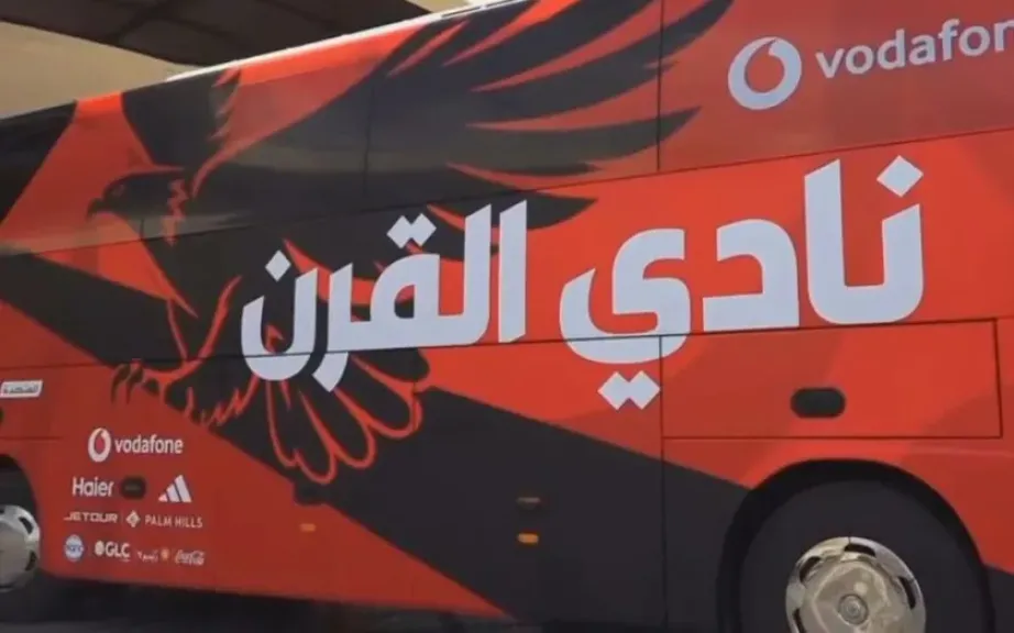 حافلة الأهلي تصل استاد القاهرة قبل انطلاق القمة أمام الزمالك