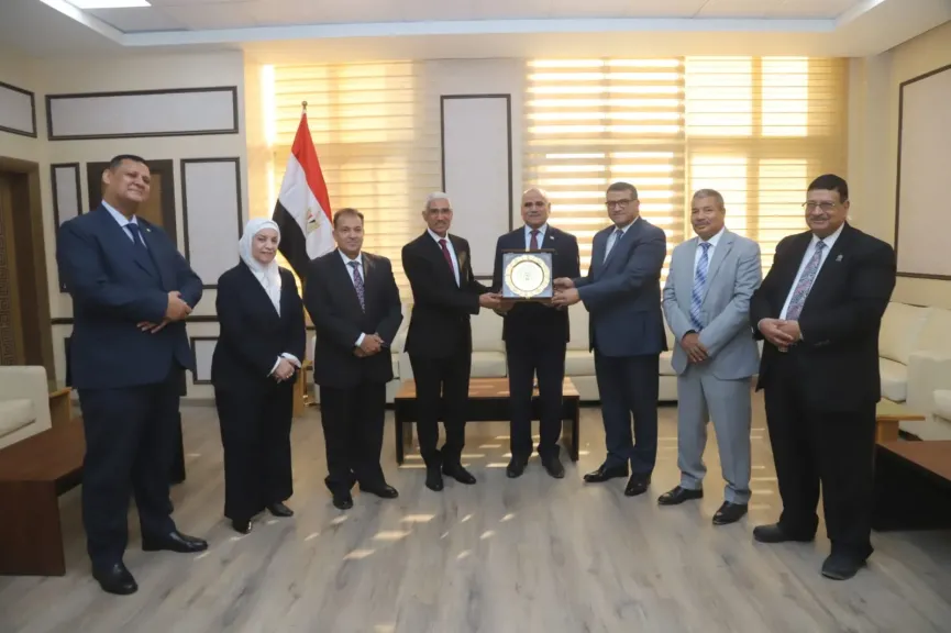 بحضور محافظ قنا.. مجلس أمناء جامعة جنوب الوادي الأهلية يناقش تطوير المنظومة التعليمية والبنية التحتية وتعزيز حوكمة الأداء المالي