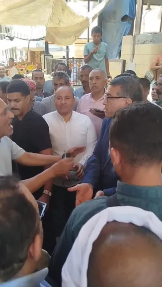 محافظ قنا يحيل مسؤولي السوق الحضاري بنجع حمادي للتحقيق بعد رصد تقصير