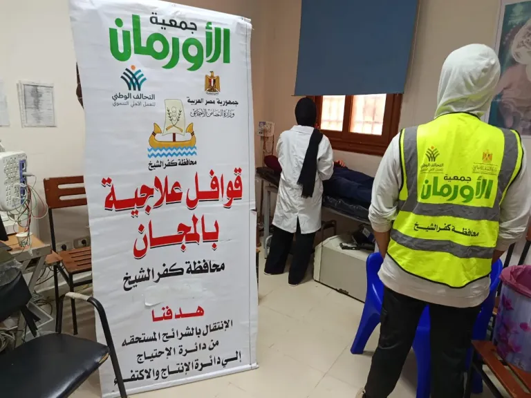 قافلة طبية مجانية تكشف على 59 مريضًا من غير القادرين بكفر الشيخ