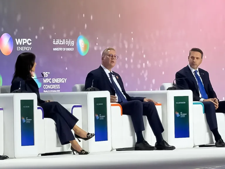 وزير البترول من الرياض: «بي بي» تعجل إنتاج «فيوم 4» و«أركيوس» تقرر تنمية هارماتان و«شل» تتوسع في غرب الدلتا