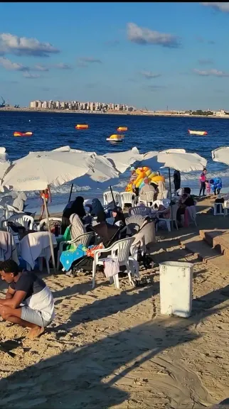 9 شواطئ مهجورة في قلب الإسكندرية.. كنز سياحي مدفون تحت الصخور ينتظر قرار تنظيف وحماية