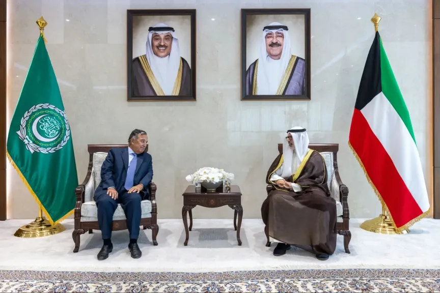 مشددا على دعم أمن دول الخليج ..نبيل فهمي يبحث مع وزير الخارجية الكويتي تعزيز التضامن العربي وتطوير آليات العمل المشترك