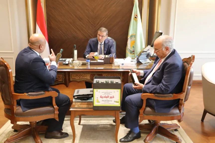 وزير الزراعة يبحث مع اتحاد الصناعات التوسع في «القرية المنتجة» وزيادة الاستثمارات بالريف