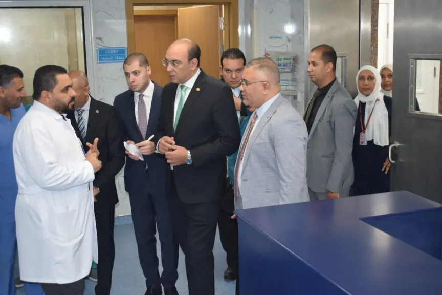 رئيس التأمين الصحي يوجه بدراسة تشغيل أجهزة الأشعة مساءً لتقليص قوائم الانتظار بمستشفى المقطم