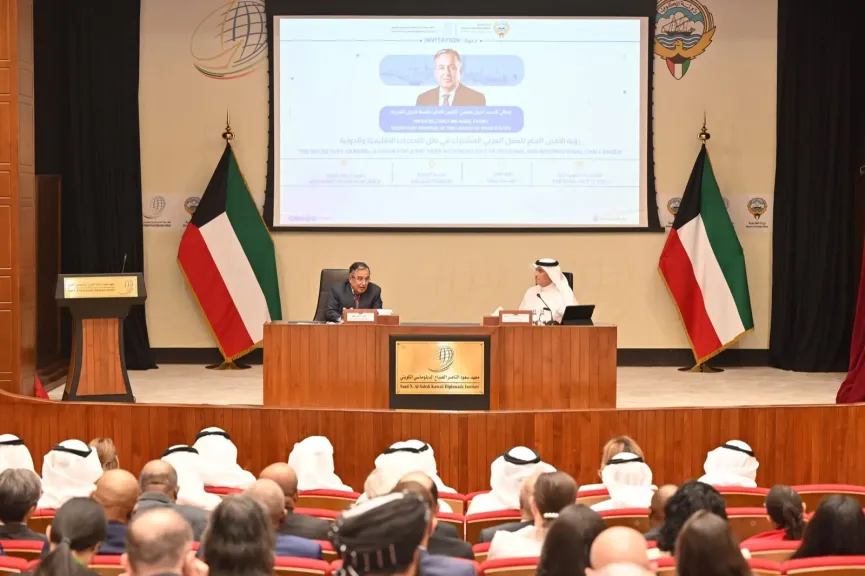من الكويت …نبيل فهمي يؤكد أهمية تعزيز القدرات العربية وتطوير آليات العمل المشترك لمواجهة التحديات الراهنة