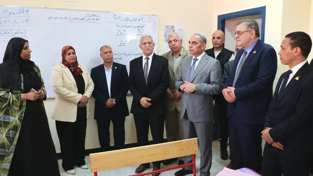 ضمن احتفالات العيد القومي لمحافظة الإسماعيلية .. المحافظ يفتتح مدرسة سكة حديد فنارة بعد إحلالها وتجديدها كليًا