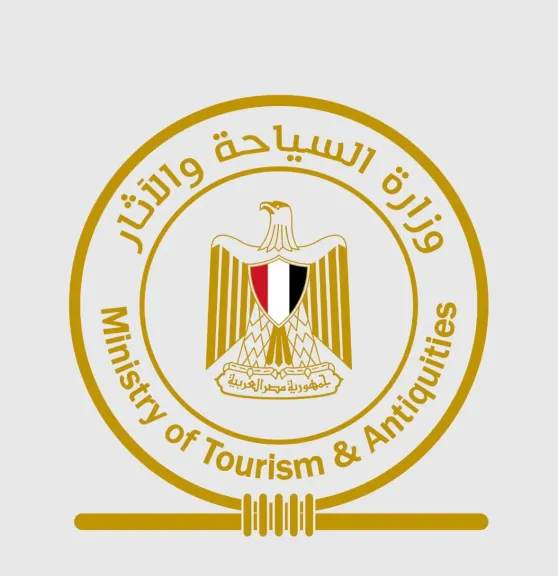 «السياحة» تتابع رحلات المعتمرين المصريين بعد تأخر بعض الرحلات الجوية