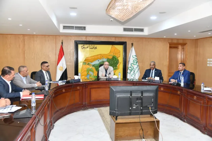 محافظ الفيوم يتابع إجراءات ضبط مخالفات المتغيرات المكانية