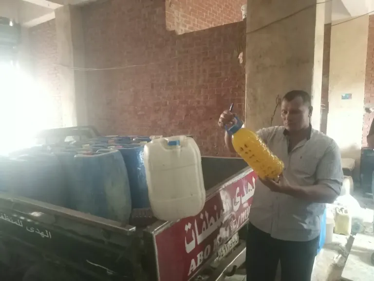 ضبط 7800 لتر من مواد سائلة مجهولة المصدر ومشتبه في صلاحيتها بقلين