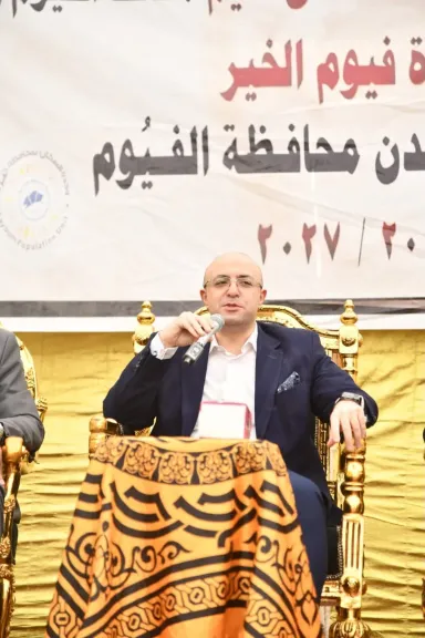 محافظ الفيوم يتابع نقل مسن للمستشفى بعد الاشتباه في إصابته بجلطة على المخ