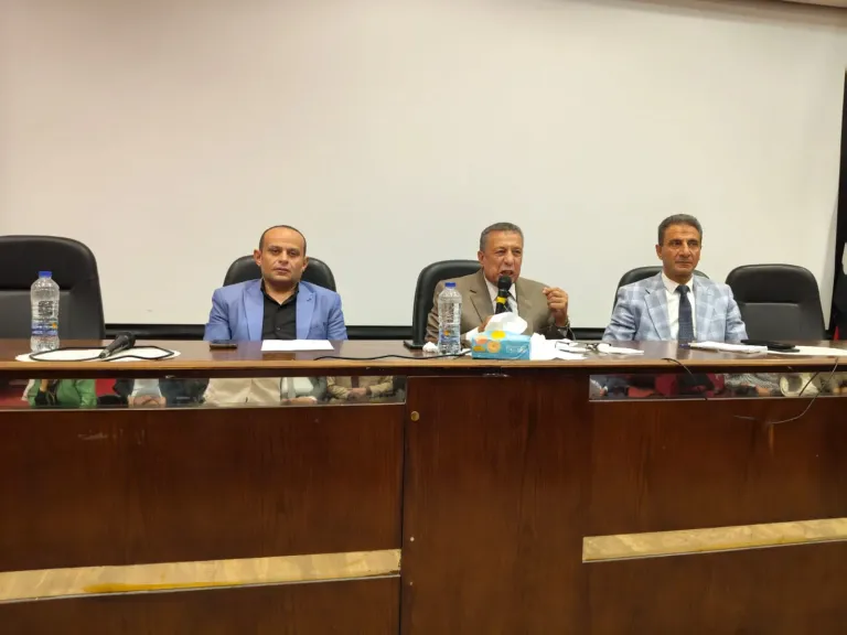 وكيل تعليم البحيرة يوجه بتوحيد الرسالة الإعلامية وإبراز النماذج الإيجابية بالمدارس