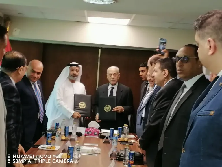 المحكمة العربية للتحكيم توقّع مذكرة تفاهم مع جمعية الإمارات للمحامين والقانونيين لتعزيز التعاون القانوني العربي