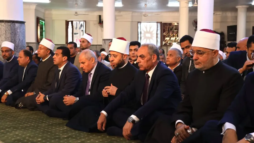 مفتي الجمهورية ووزير الأوقاف ومحافظ الإسماعيلية يؤدون صلاة الجمعة بمسجد الجزارية