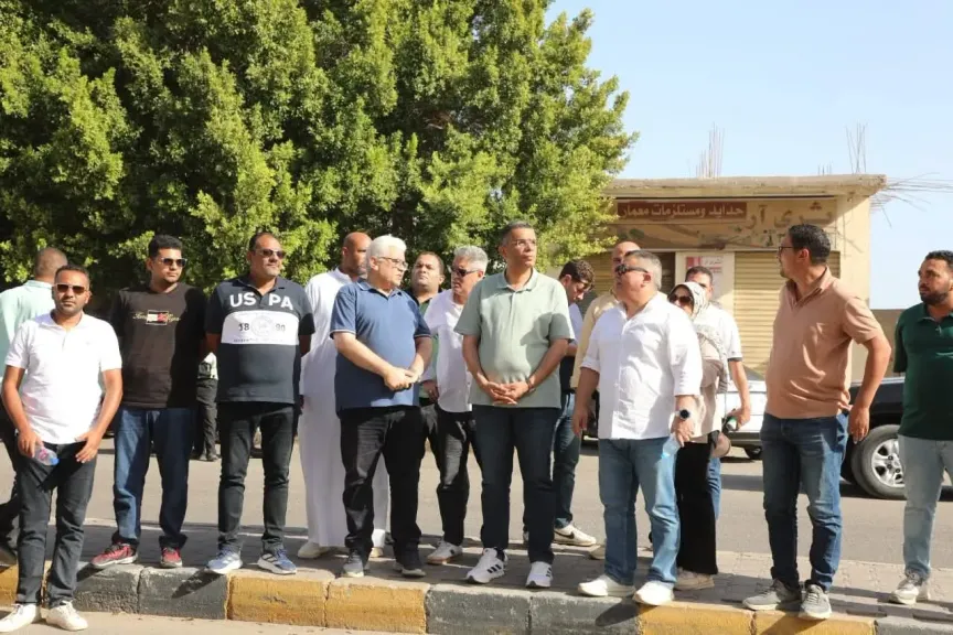 محافظ البحر الأحمر يتفقد مواقع المشروعات العمرانية بالغردقة ويوجه بسرعة الانتهاء من تخطيط أرض ورش الحرفيين