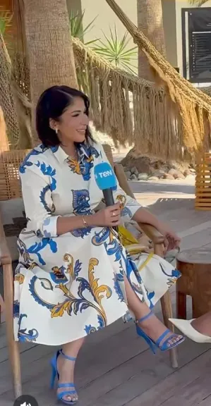 منى زكي تخطف الأنظار بصندل أزرق ميتاليك في مهرجان الجونة.. تعرف على سعره