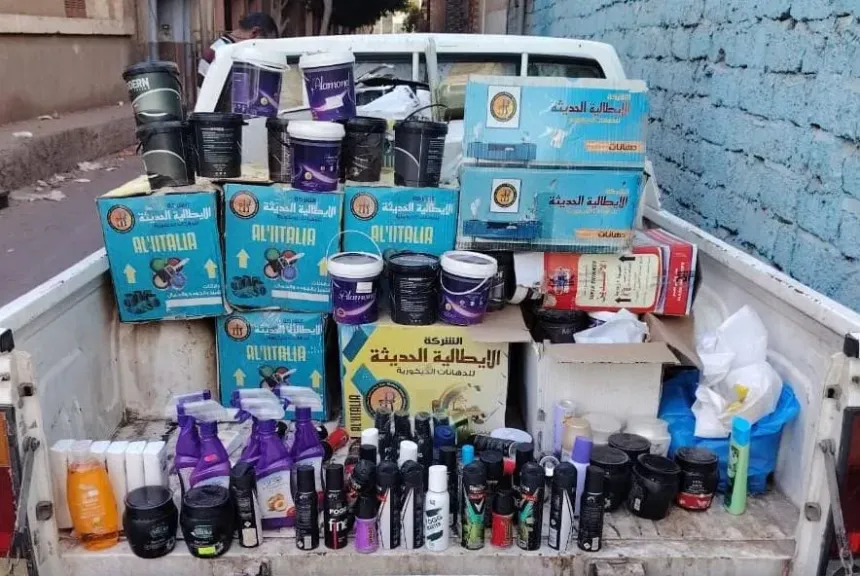 ضبط 8 أطنان من الأسمدة مجهولة المصدر ومواد غذائية فاسدة ومنتهية الصلاحية بالفيوم