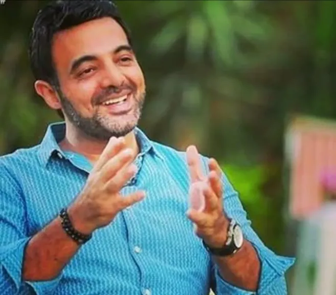 عمرو محمود ياسين يهاجم الشامتين في وفاة قس الإكوادور: حقيقي ناس مجرمة